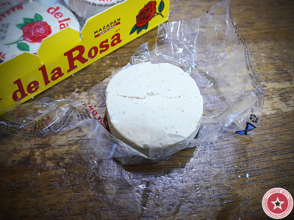 メキシコ のお土産で頂いたデ・ラ・ロサ（De La Rosa）社が販売している伝統菓子『マザパン』を食べた感想を書いたブログ記事の画像3枚目