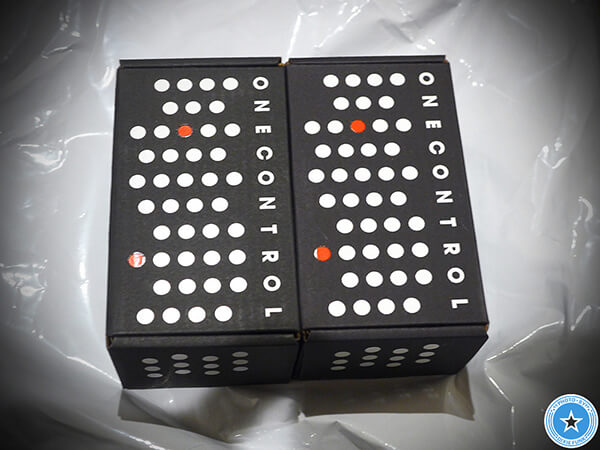 2台同時購入した『One Control』の空間系エフェクター『PRUSSIAN BLUE REVERB』と『SEA TURQUOISE DELAY』をご紹介したブログ記事の写真1枚目